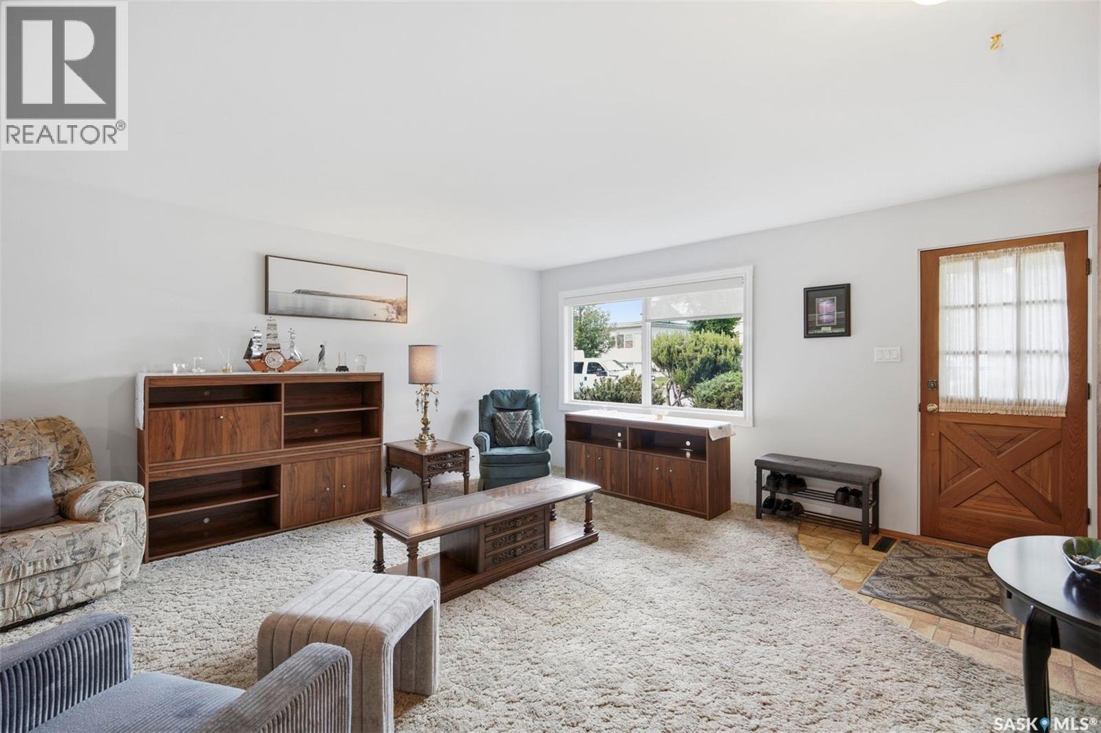 2607 Dufferin AVENUE - photo 3