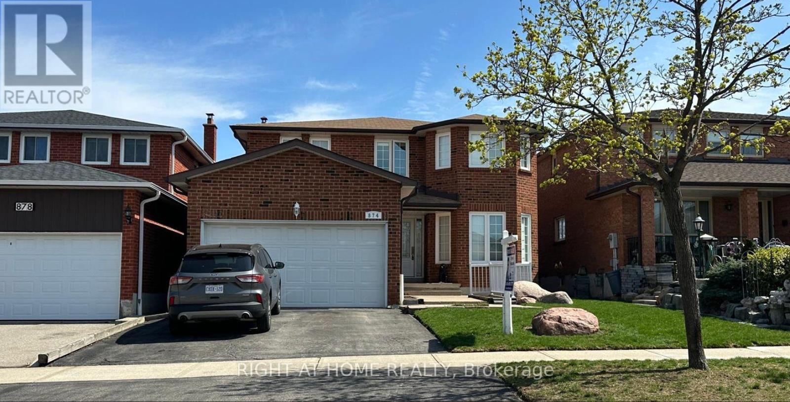 874 WETHERBY LANE N - 1