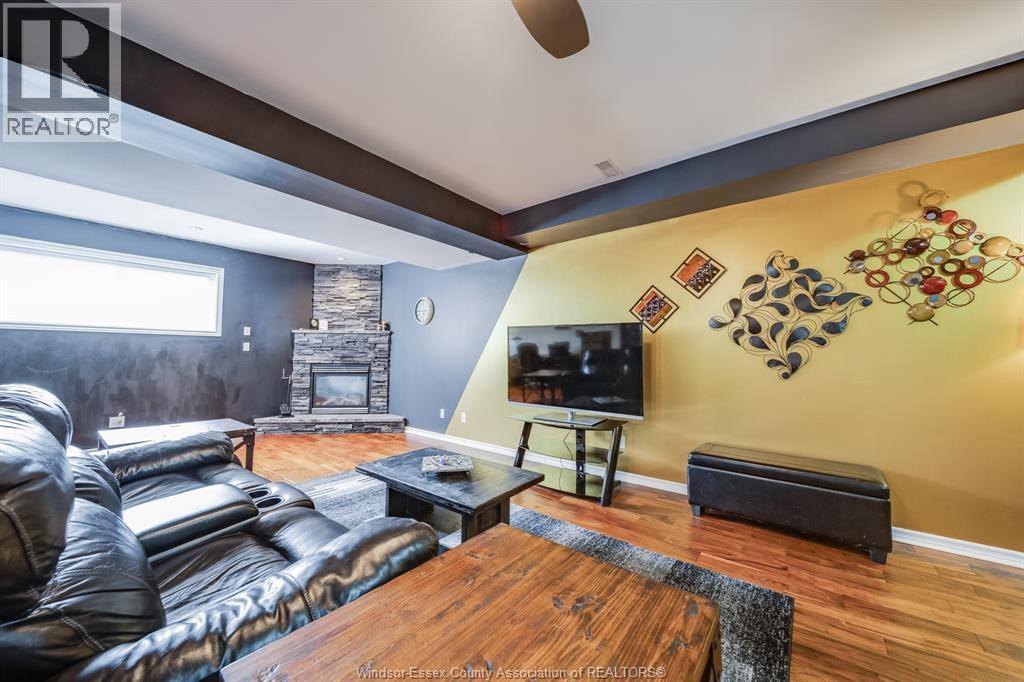 647 ALPENROSE COURT - 30