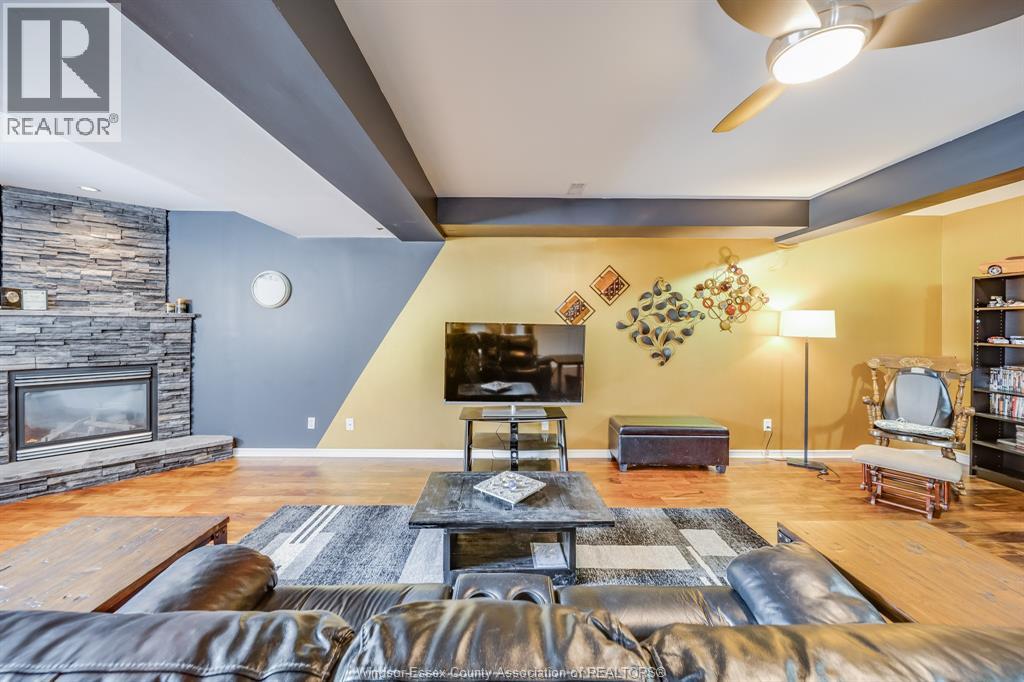 647 ALPENROSE COURT - 29