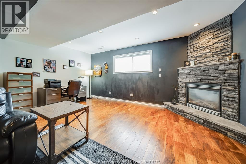 647 ALPENROSE COURT - 37