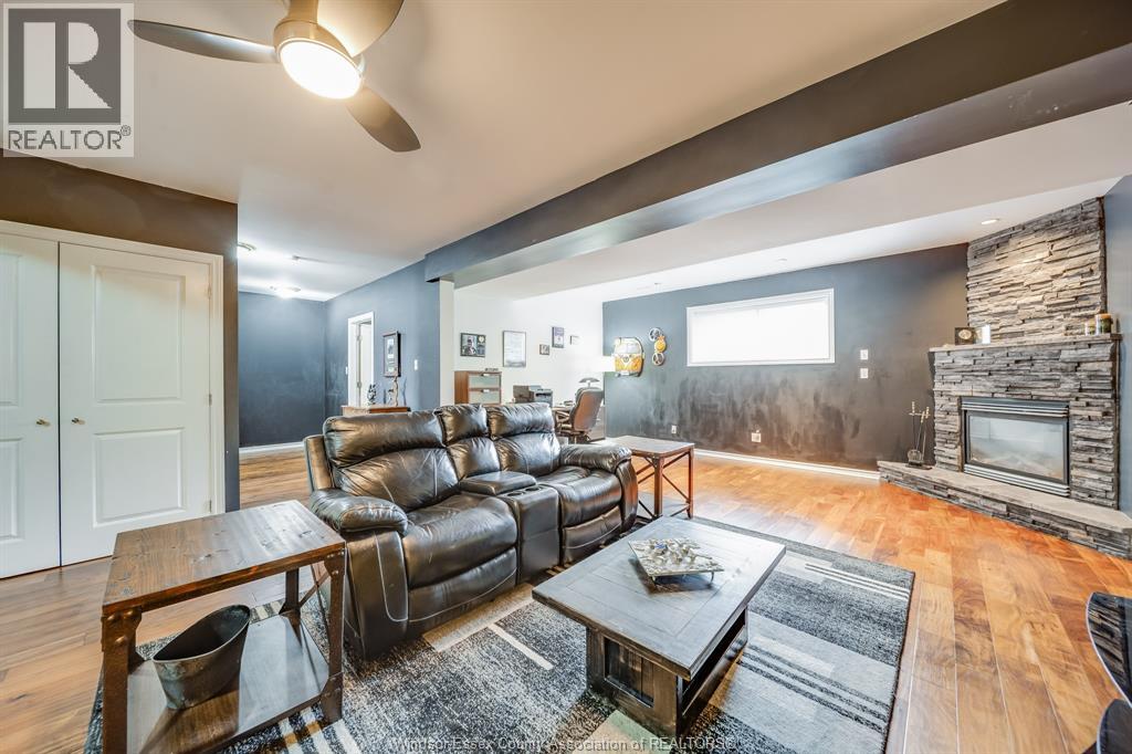 647 ALPENROSE COURT - 33