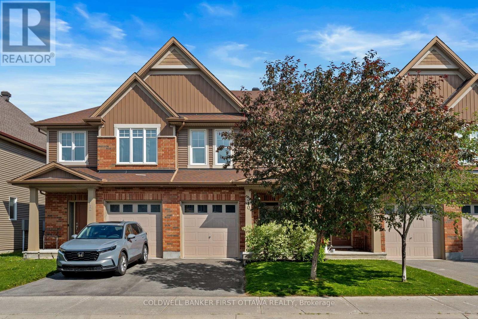 3 bed 2.5 bath w a fully fenced pvt backyard!