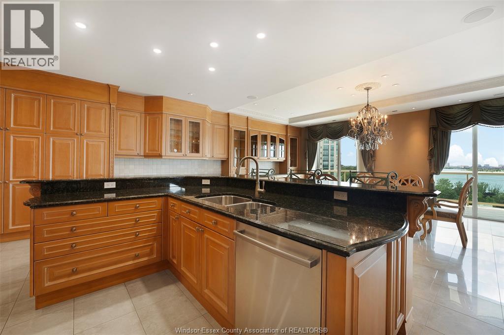 #804 4955 RIVERSIDE DRIVE - 24