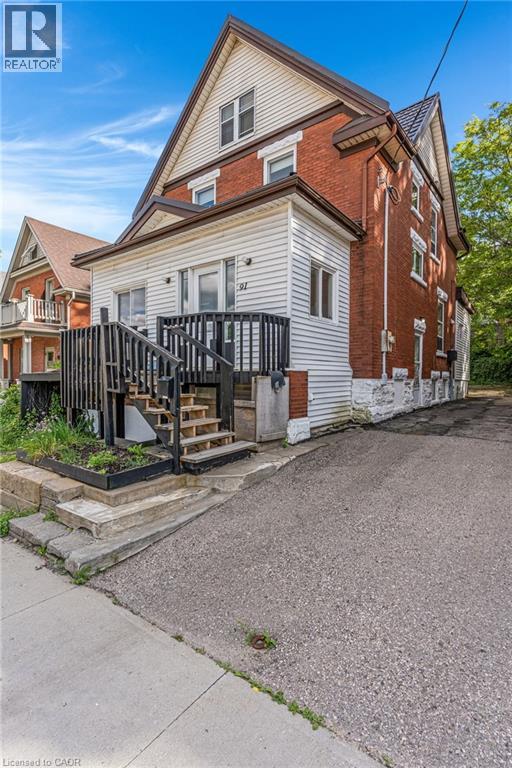 91 CHARLES Street E - 3