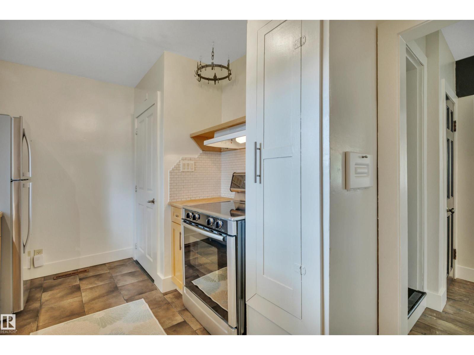 12015 124 ST NW - 14
