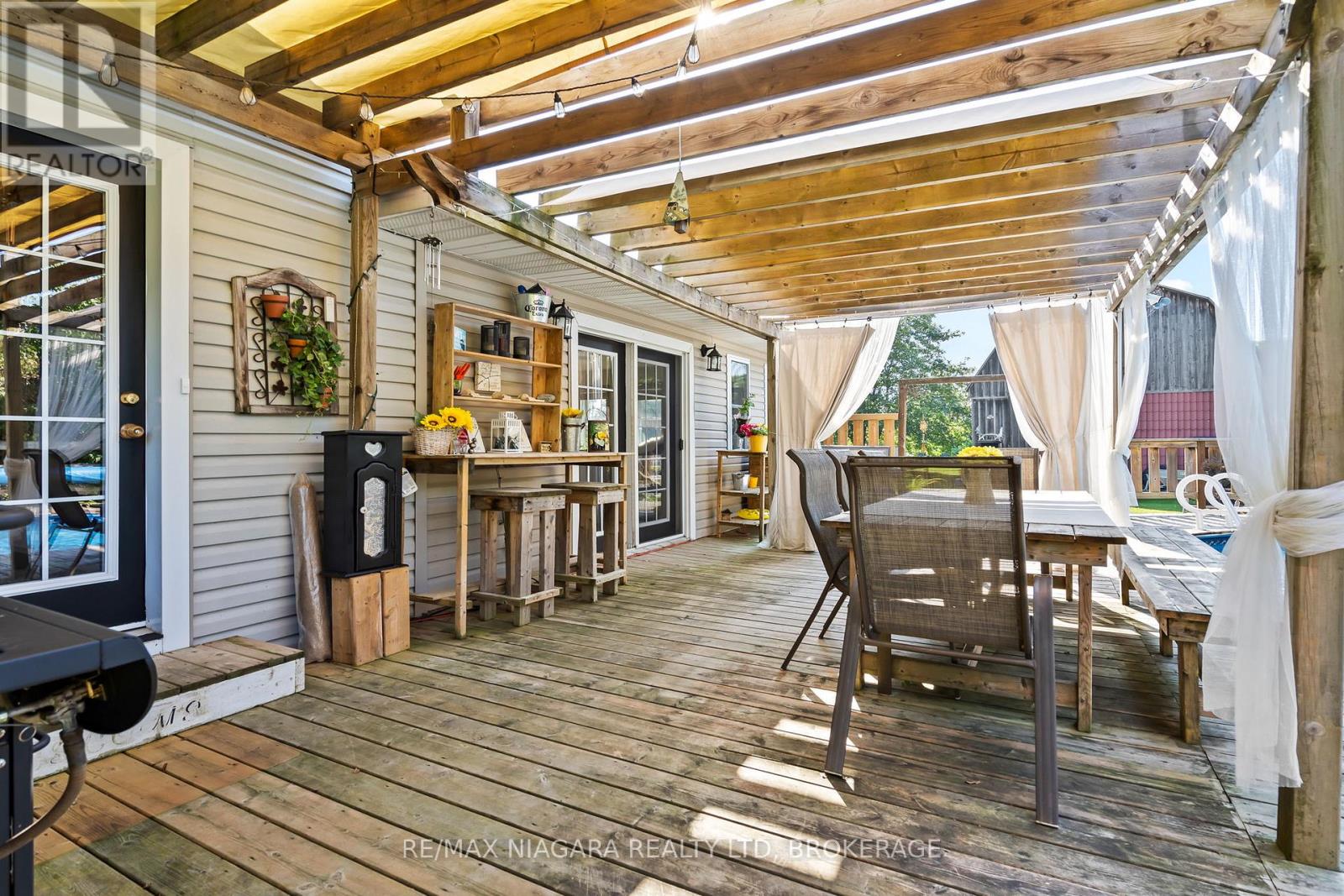11562 LAKESHORE ROAD - 24