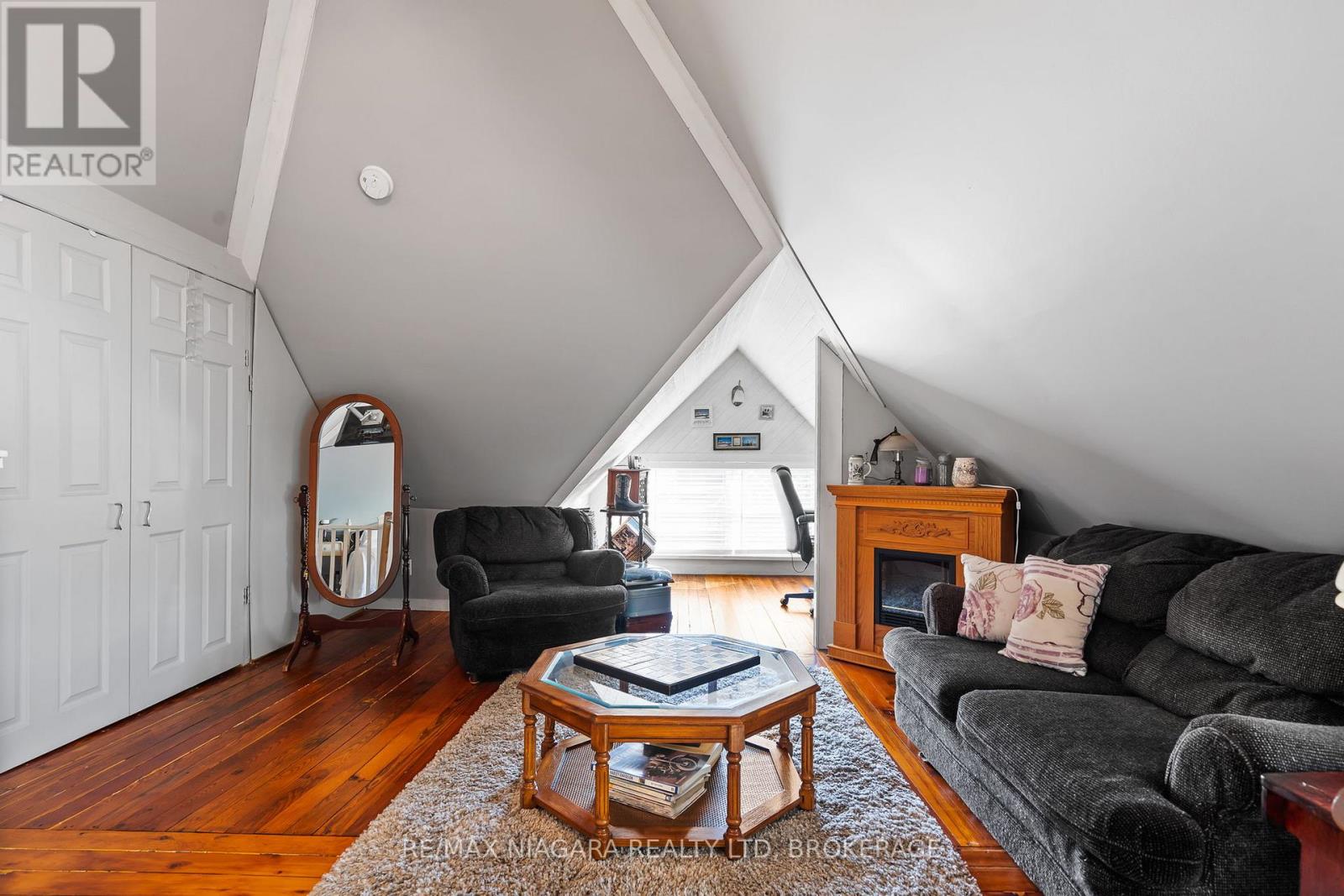 11562 LAKESHORE ROAD - 44