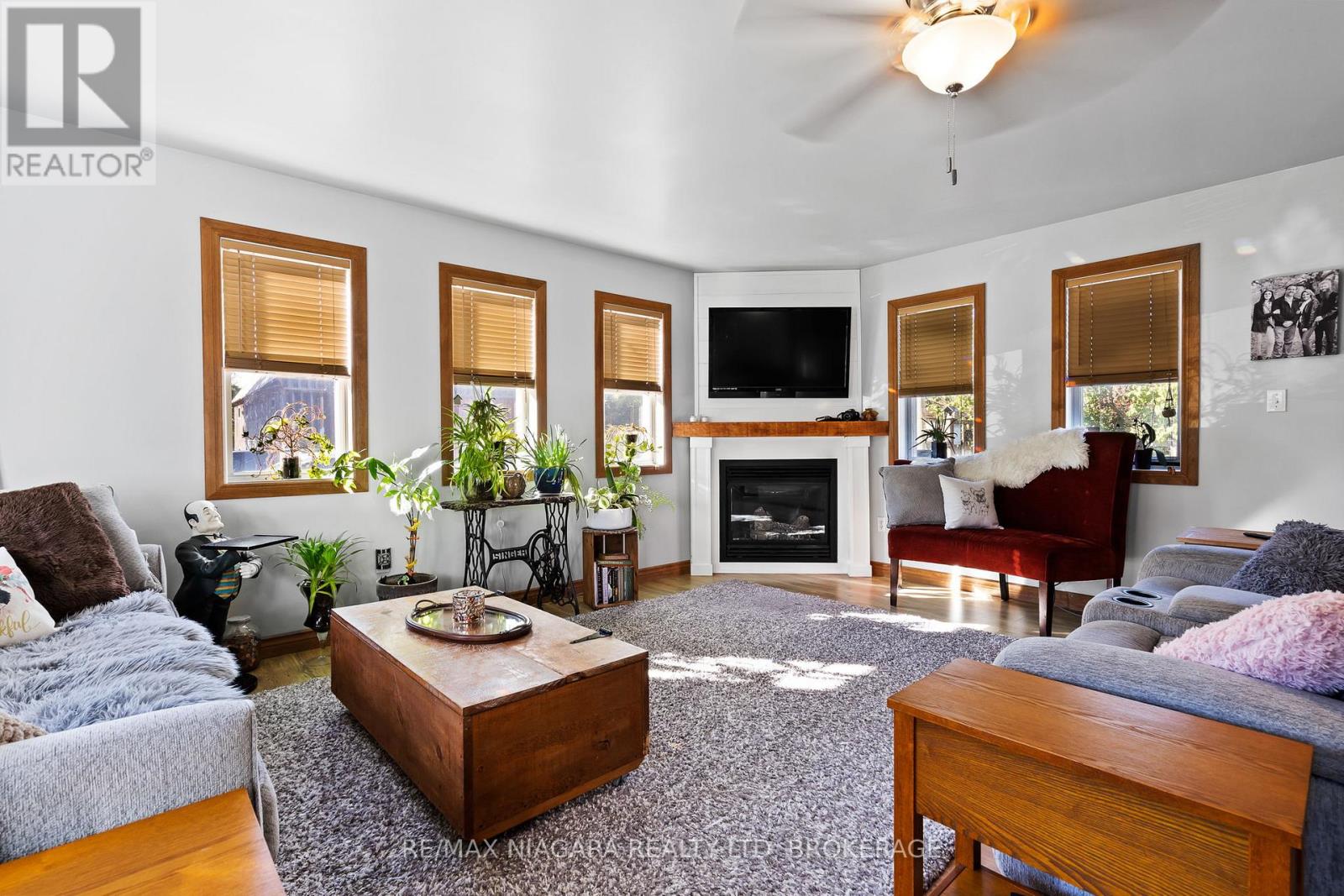 11562 LAKESHORE ROAD - 35