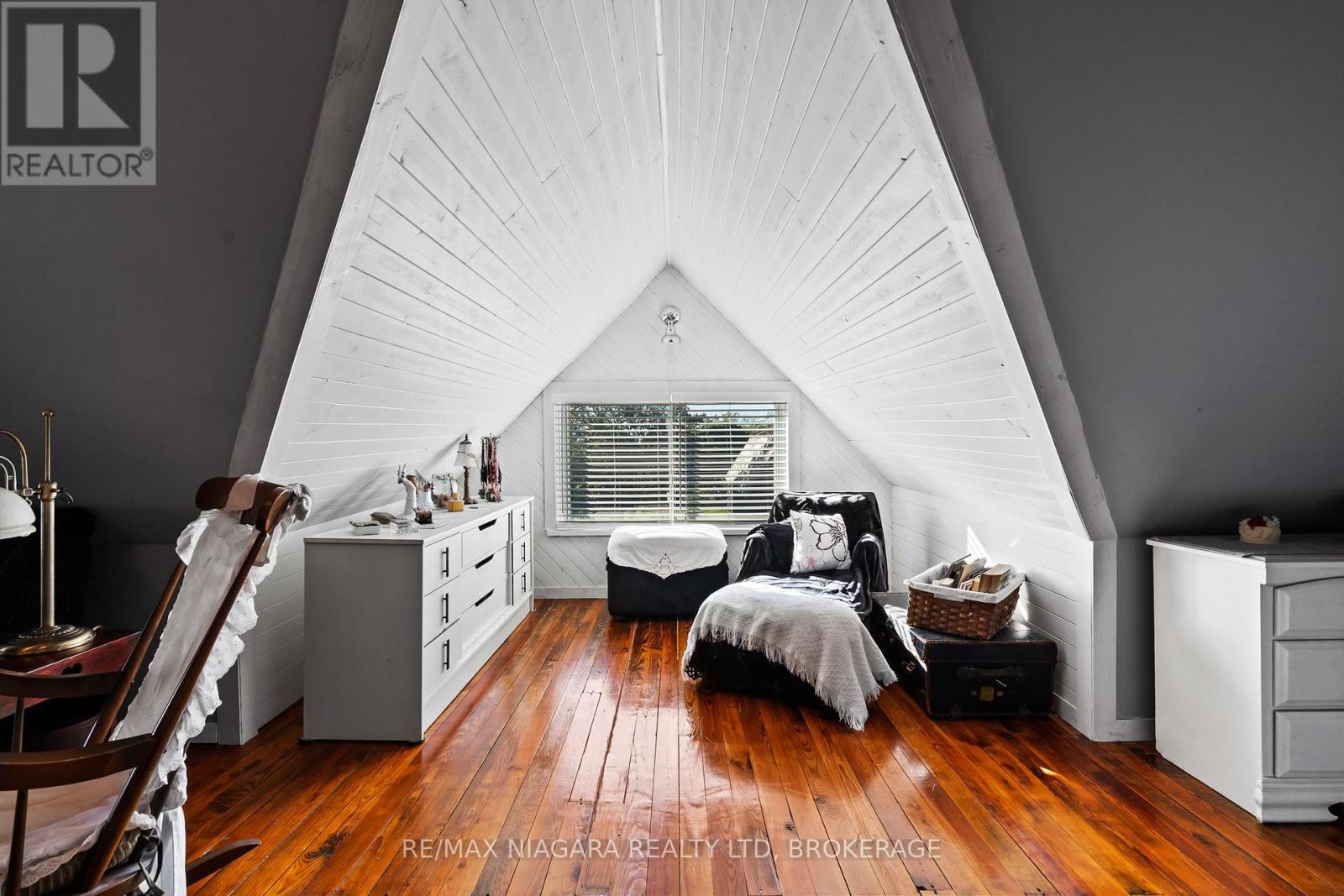 11562 LAKESHORE ROAD - 45