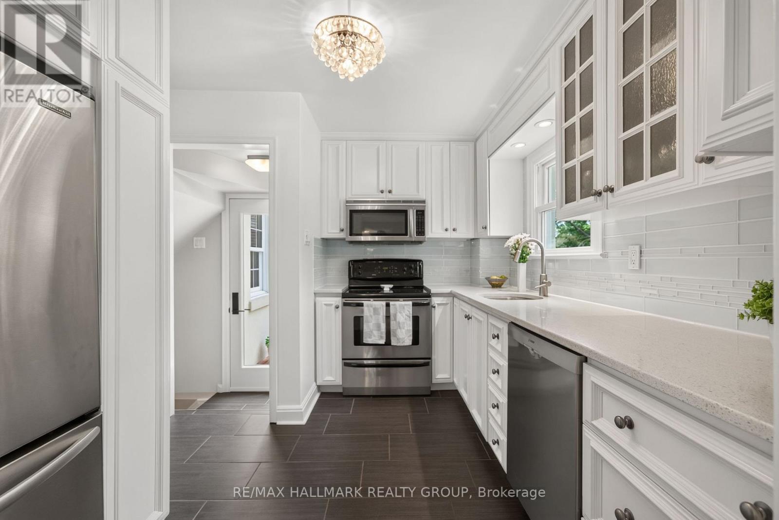 3 Bed, 3 Bath House for Sale in Ottawa – 1 BEDFORD CRESCENT, Ottawa – MLS# X13473606 - Image 19