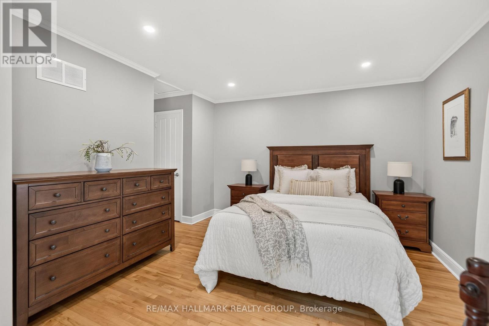 3 Bed, 3 Bath House for Sale in Ottawa – 1 BEDFORD CRESCENT, Ottawa – MLS# X13473606 - Image 27