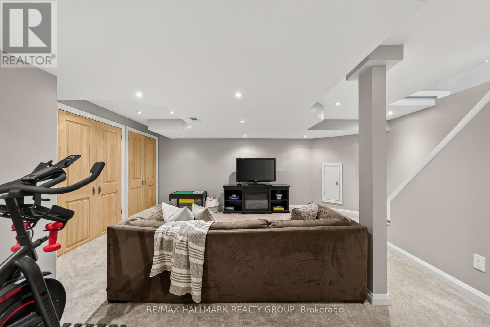 3 Bed, 3 Bath House for Sale in Ottawa – 1 BEDFORD CRESCENT, Ottawa – MLS# X13473606 - Image 41