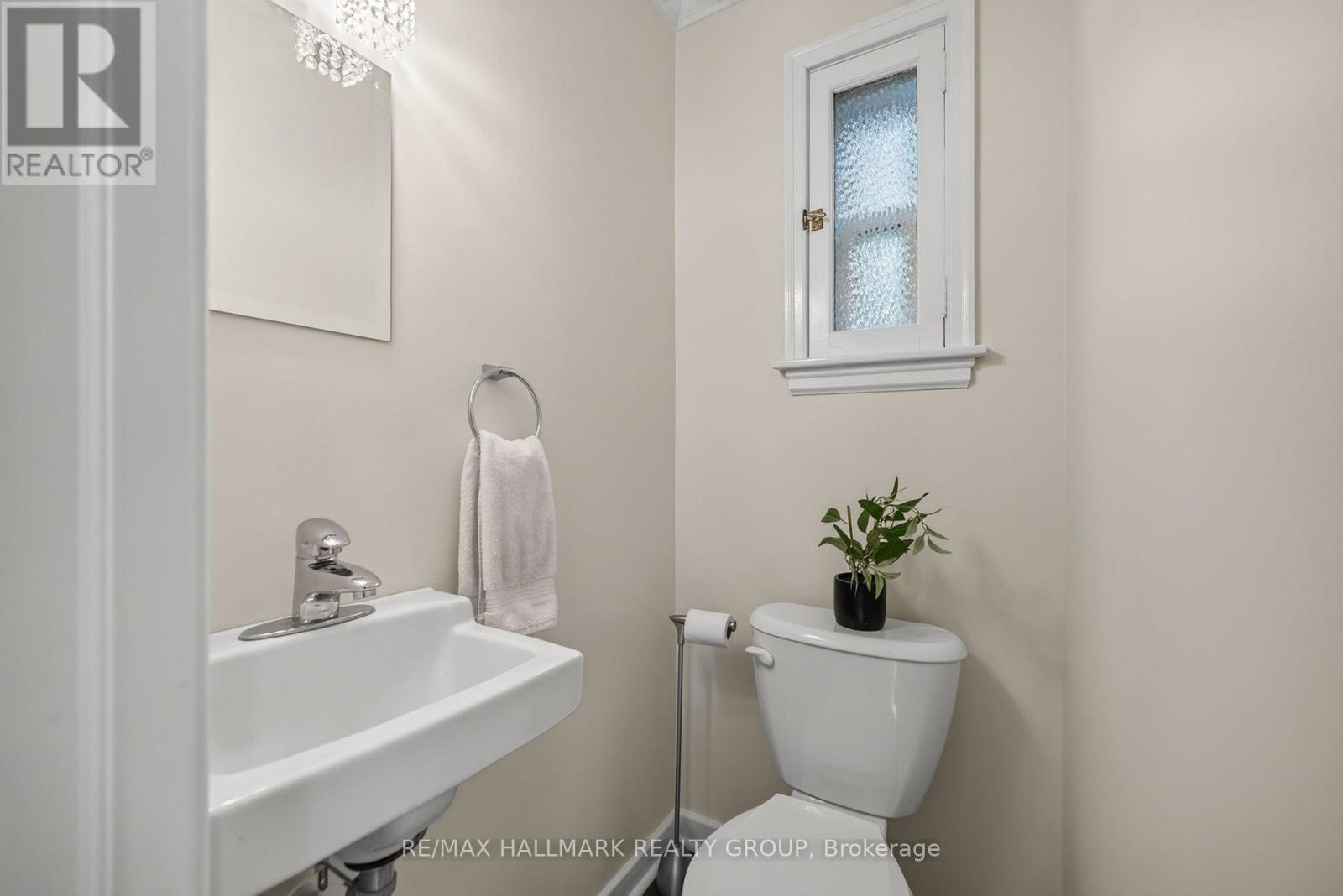 3 Bed, 3 Bath House for Sale in Ottawa – 1 BEDFORD CRESCENT, Ottawa – MLS# X13473606 - Image 9