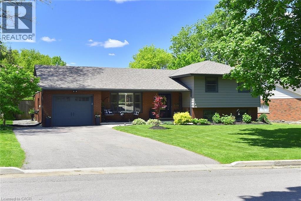 3-bedroom home for sale at 8 SHERIDAN Boulevard, Simcoe ON · photo 5 of 51