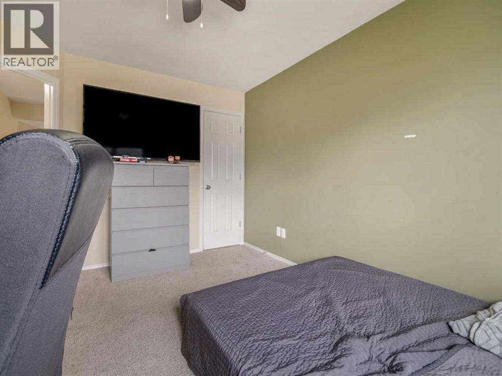 825 Silkstone Close W - 18