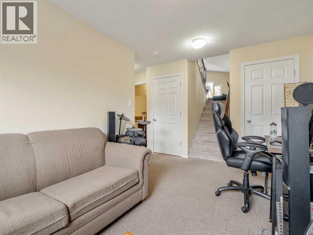 825 Silkstone Close W - 23
