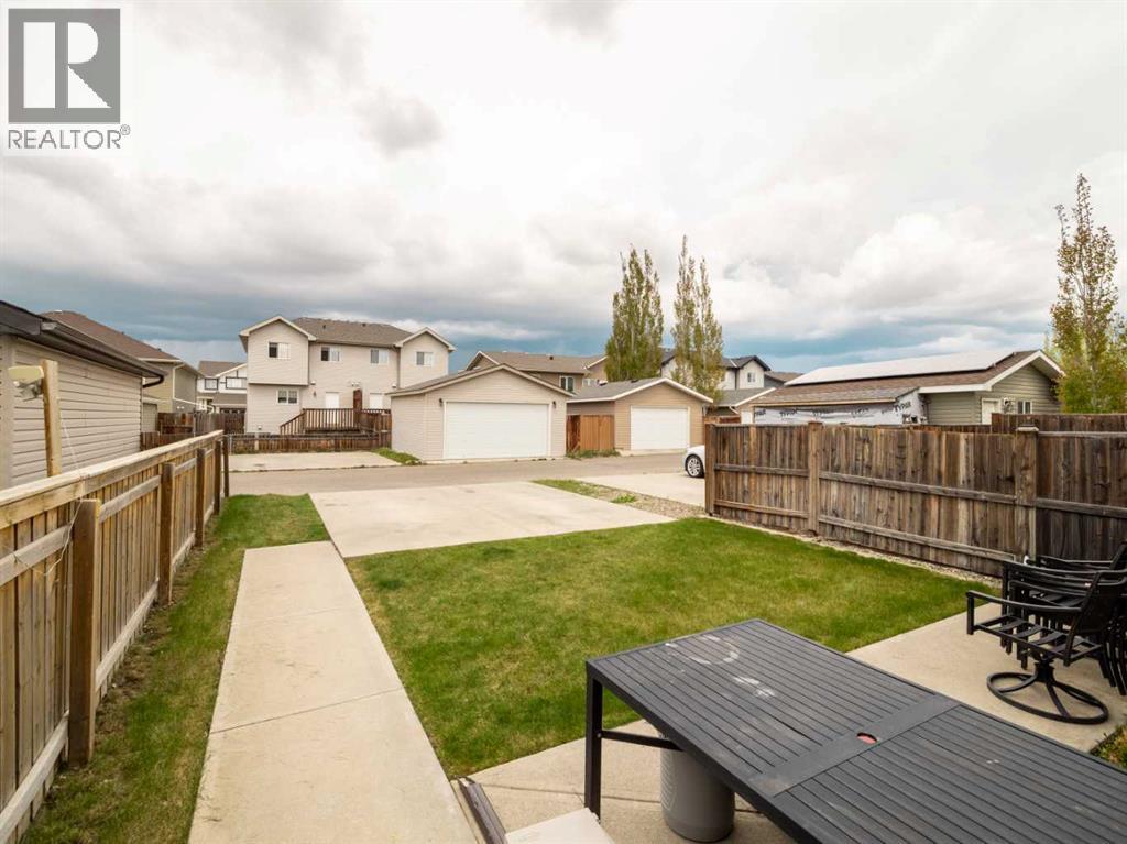 825 Silkstone Close W - 27