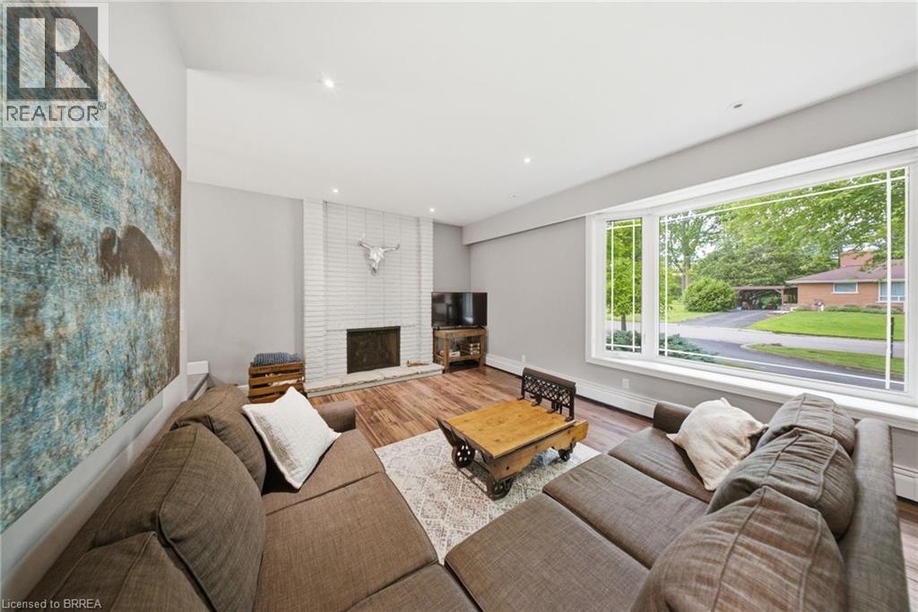 3-bedroom home for sale at 17 PLEASANT Crescent, Brantford ON · photo 12 of 42