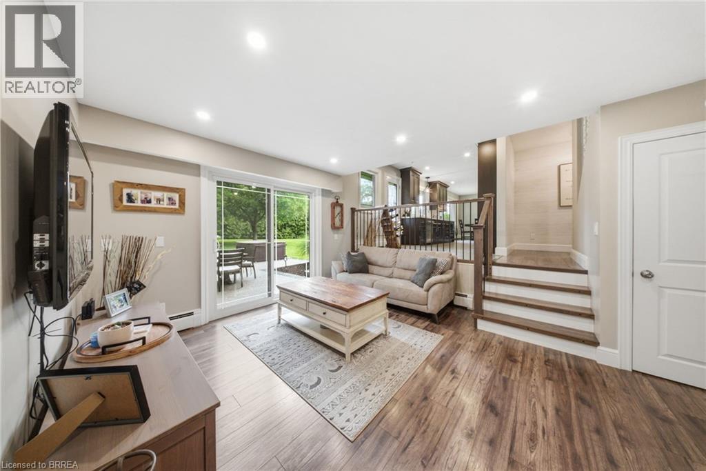 3-bedroom home for sale at 17 PLEASANT Crescent, Brantford ON · photo 5 of 42