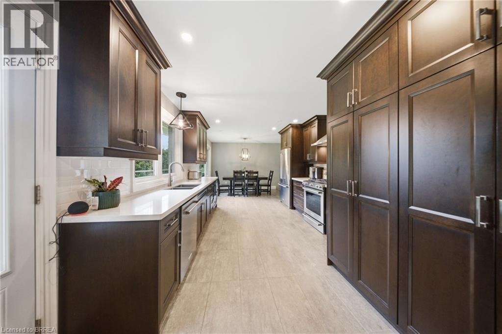 3-bedroom home for sale at 17 PLEASANT Crescent, Brantford ON · photo 6 of 42