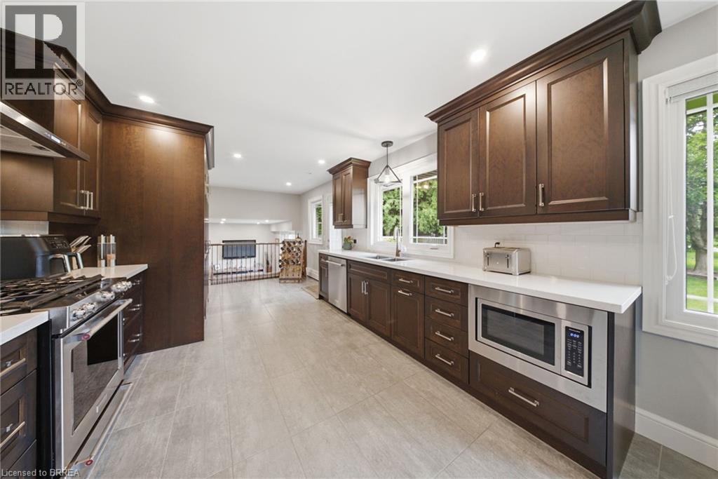 3-bedroom home for sale at 17 PLEASANT Crescent, Brantford ON · photo 9 of 42