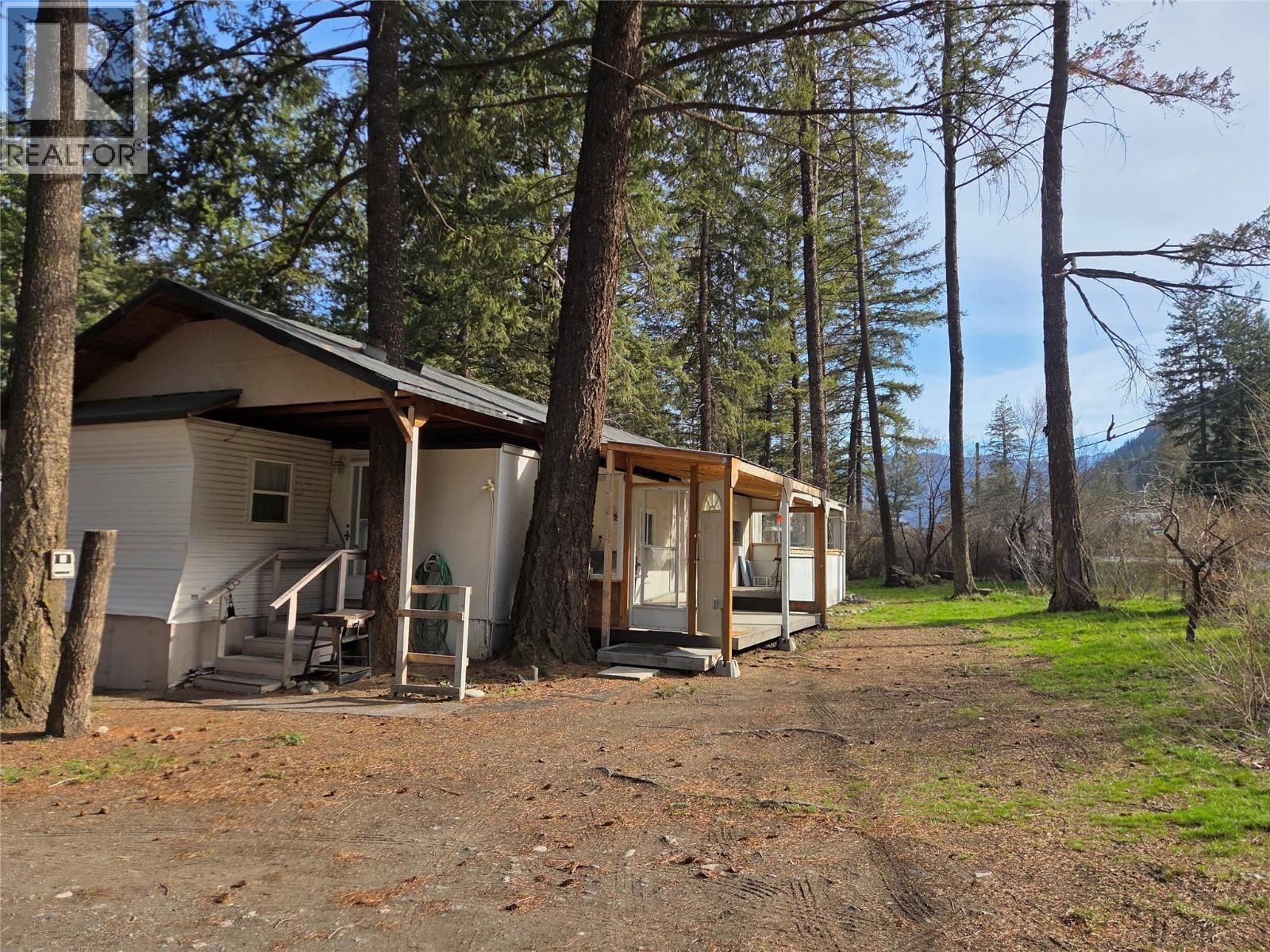 #15 1498 Main Street - 18