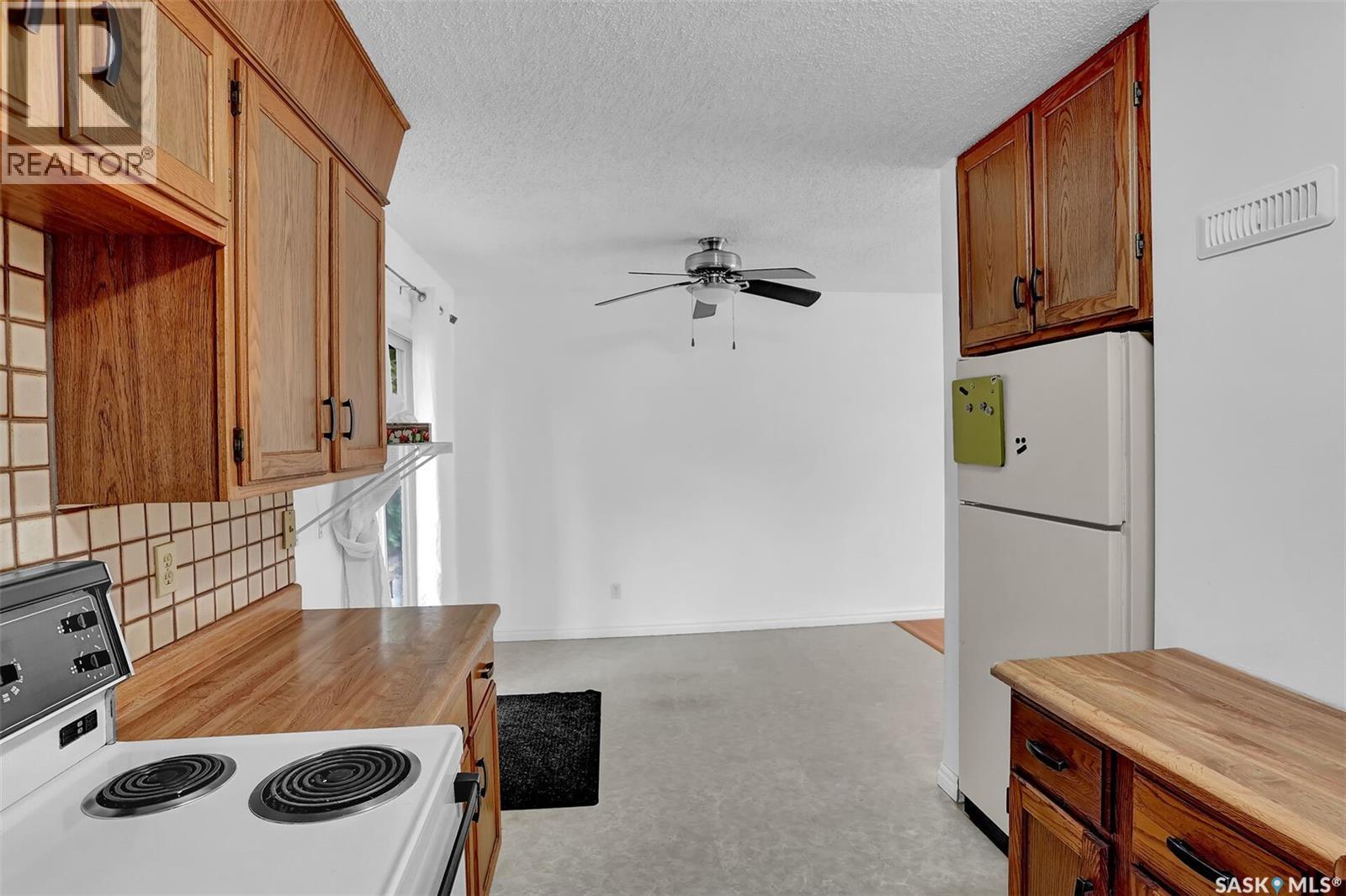1244 Runciman CRESCENT N - 11