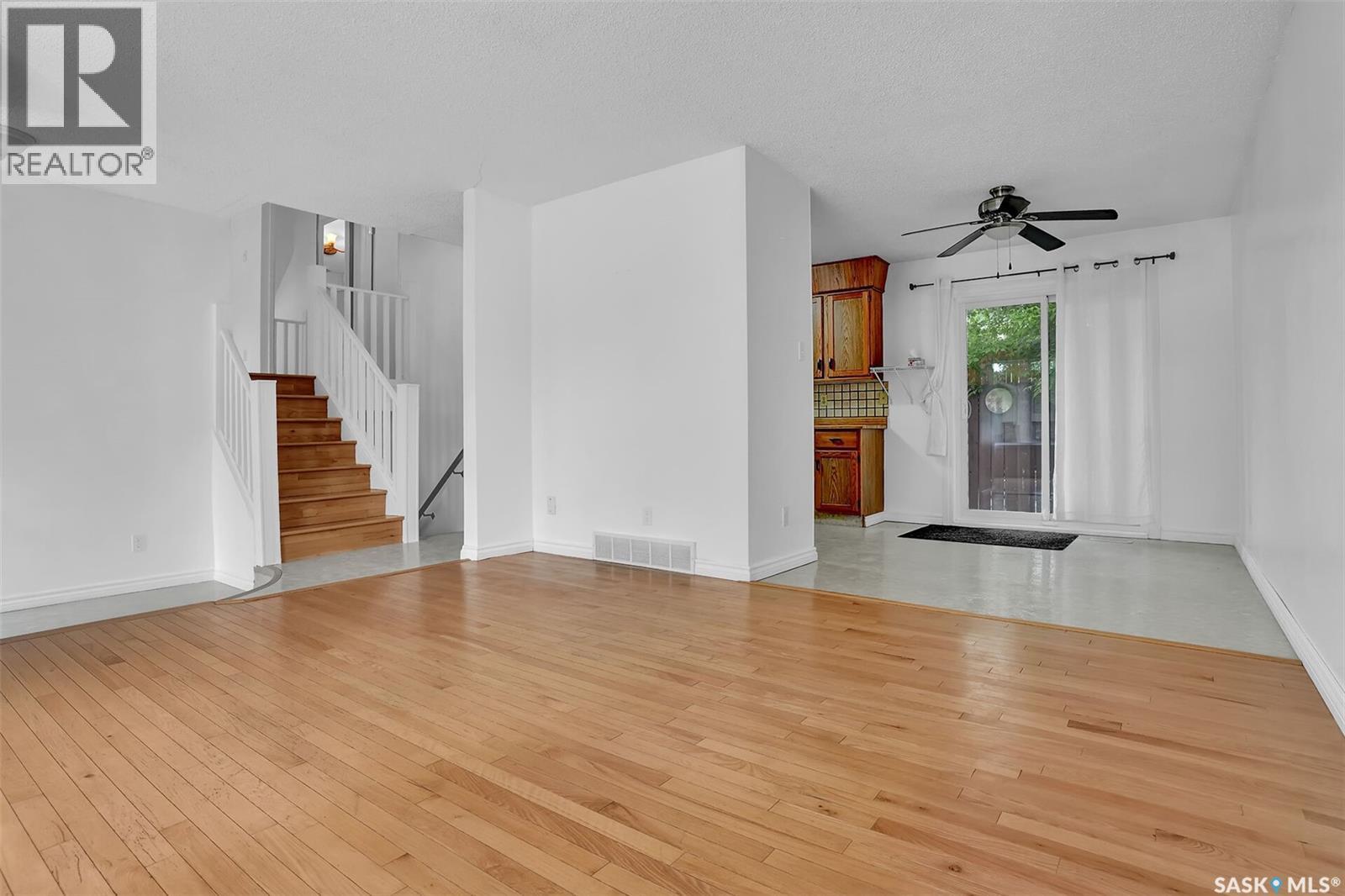 1244 Runciman CRESCENT N - 6