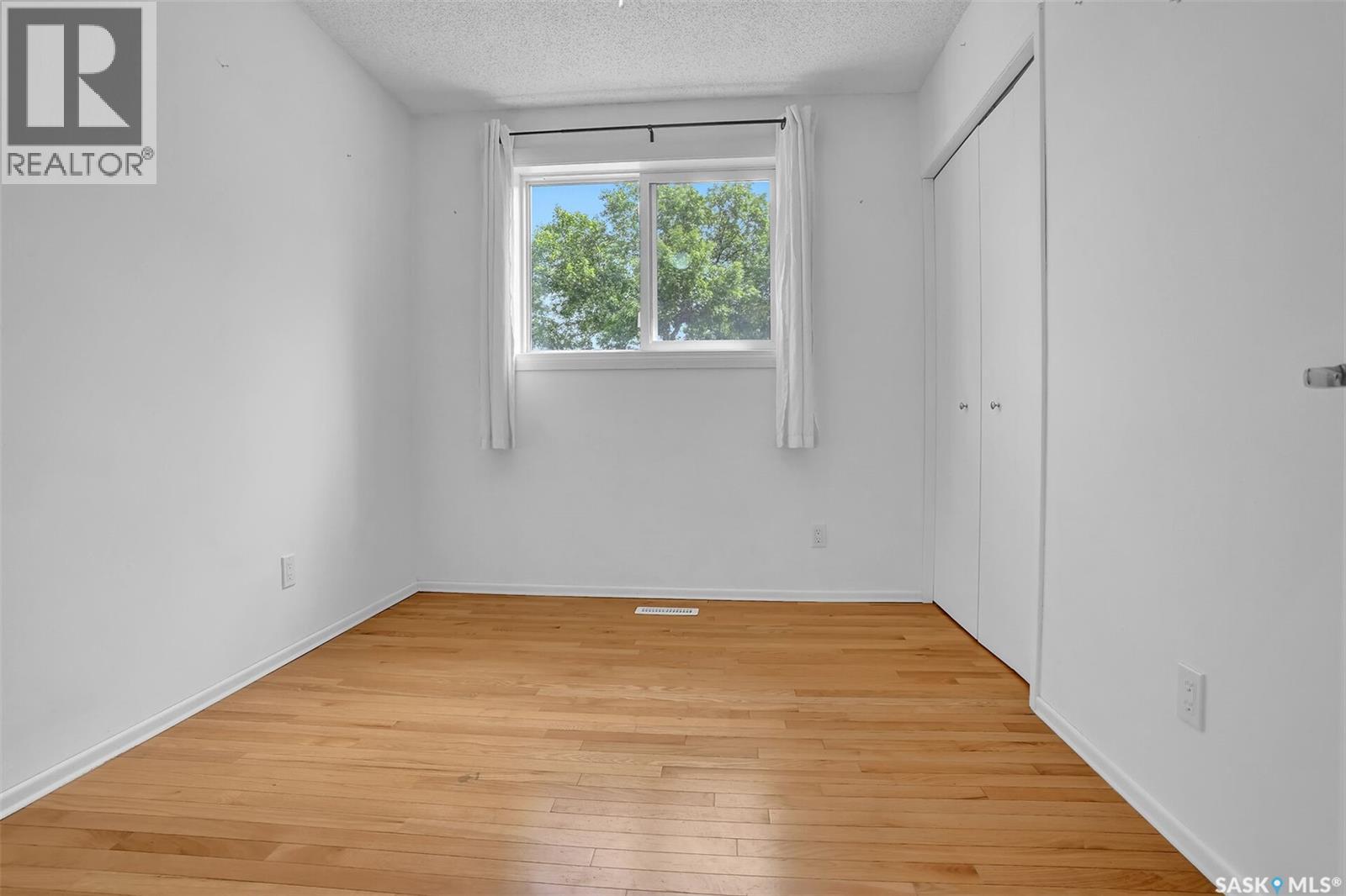 1244 Runciman CRESCENT N - 20