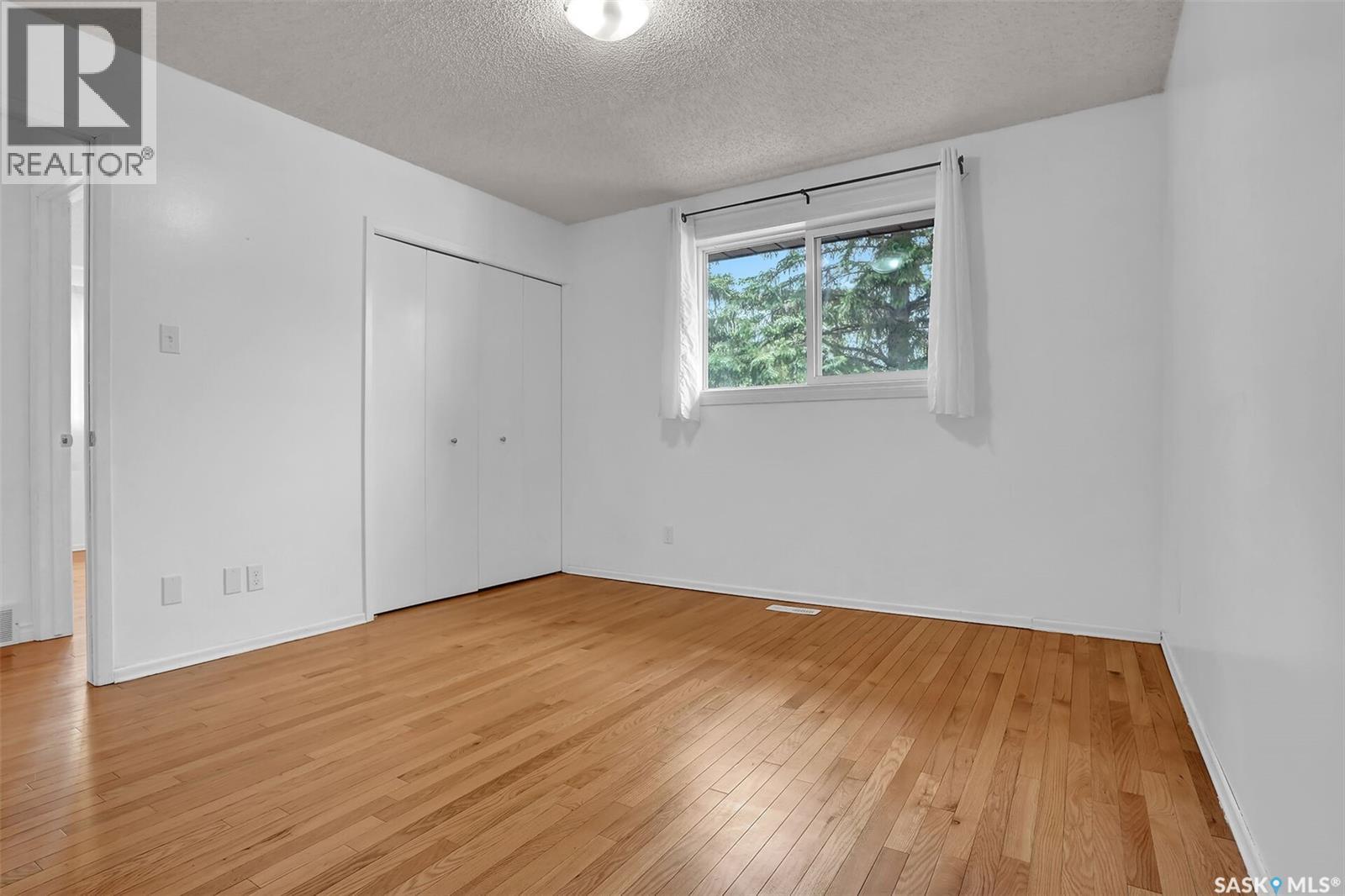1244 Runciman CRESCENT N - 15