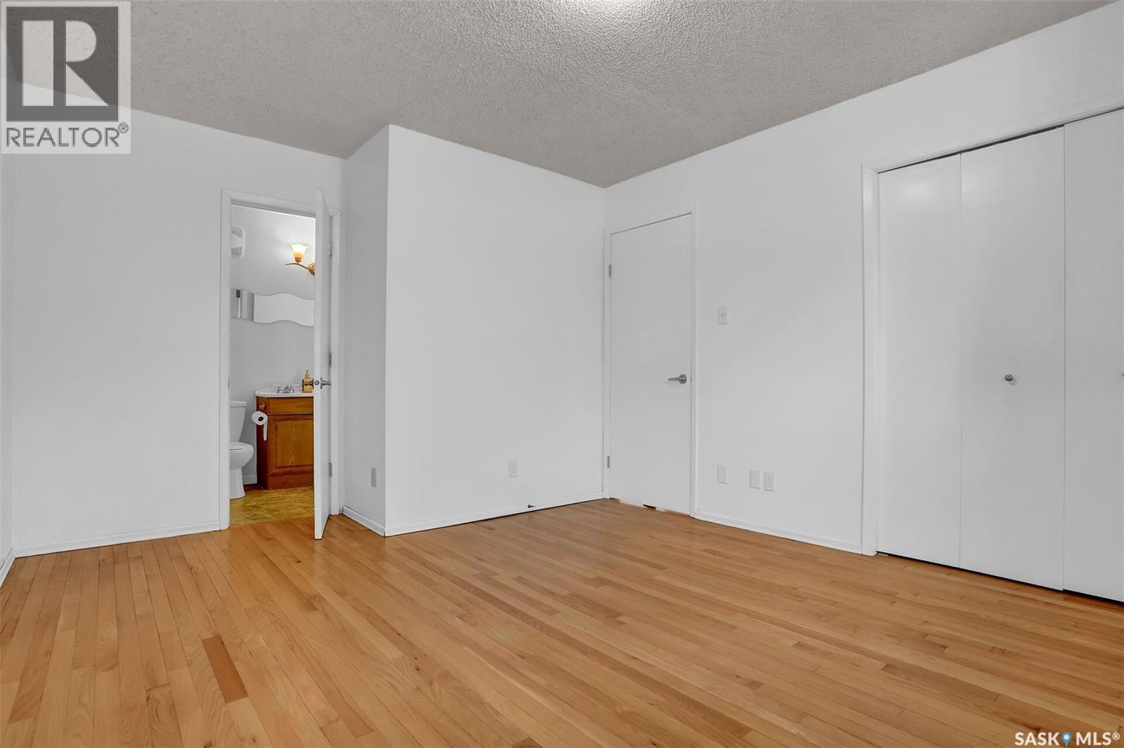 1244 Runciman CRESCENT N - 16