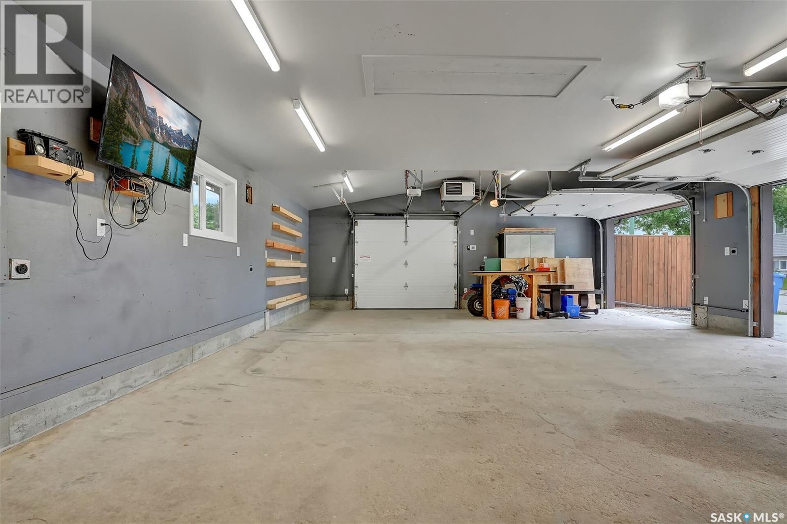 1244 Runciman CRESCENT N - 31