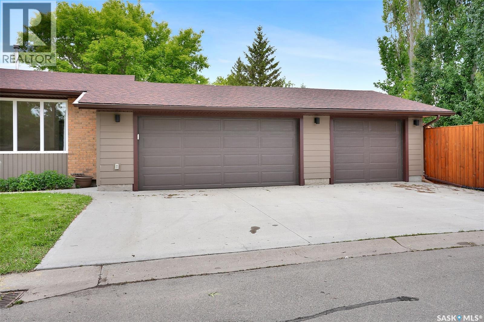 1244 Runciman CRESCENT N - 2