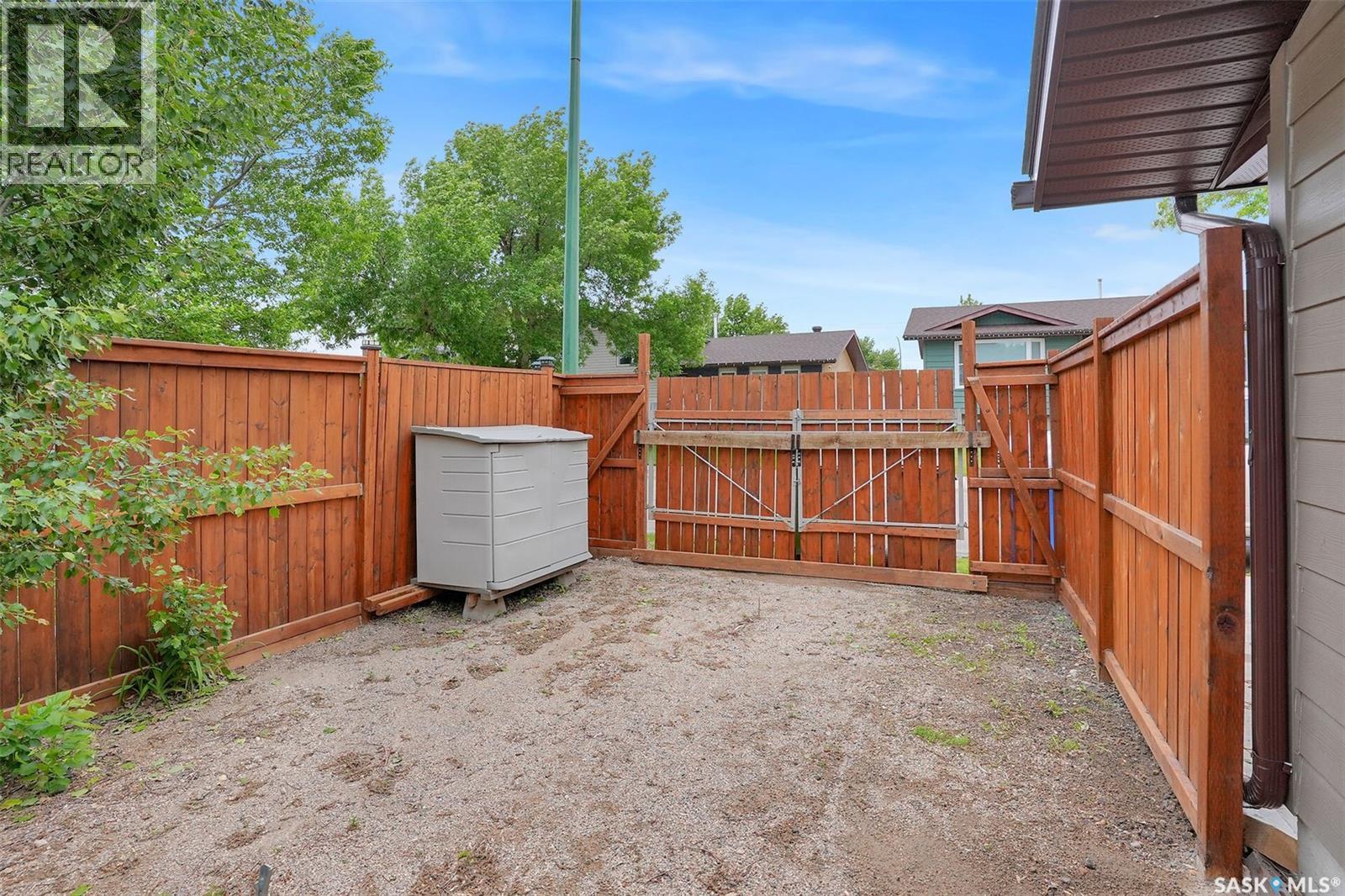 1244 Runciman CRESCENT N - 39
