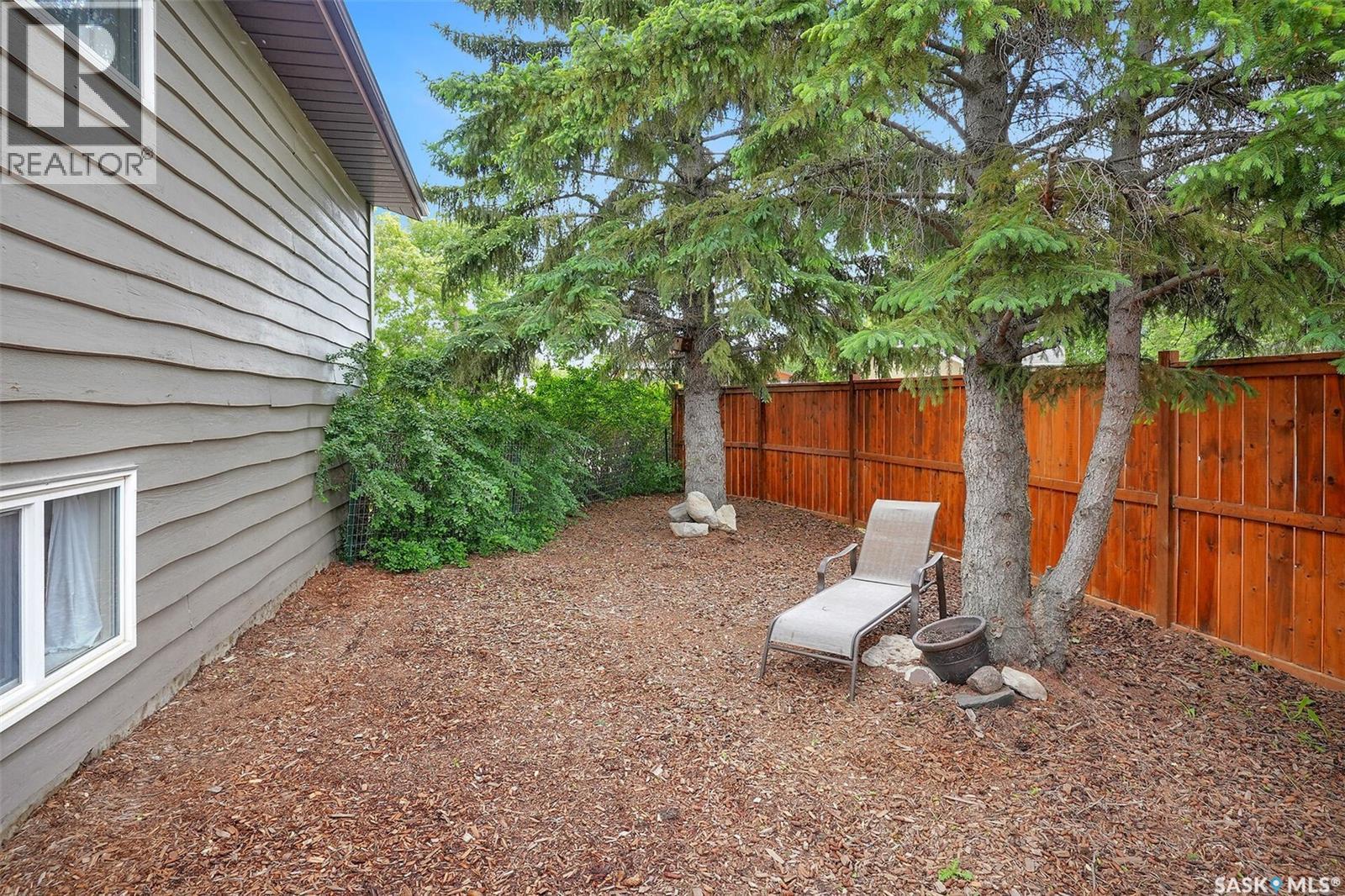 1244 Runciman CRESCENT N - 40