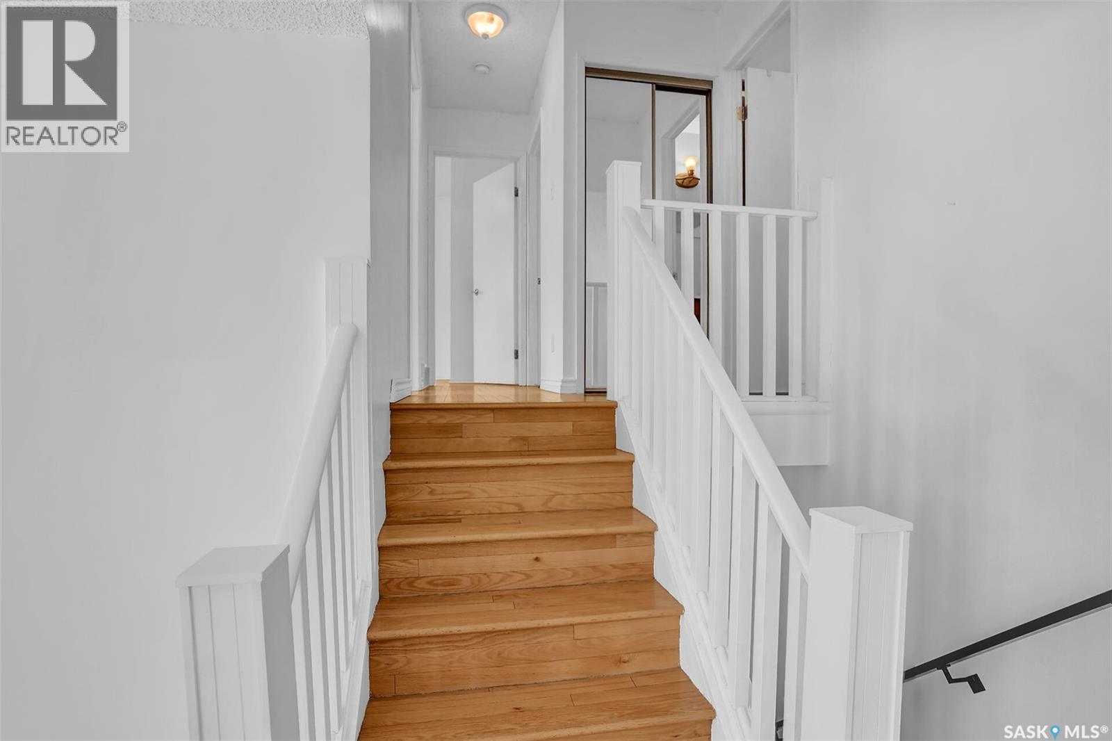 1244 Runciman CRESCENT N - 12