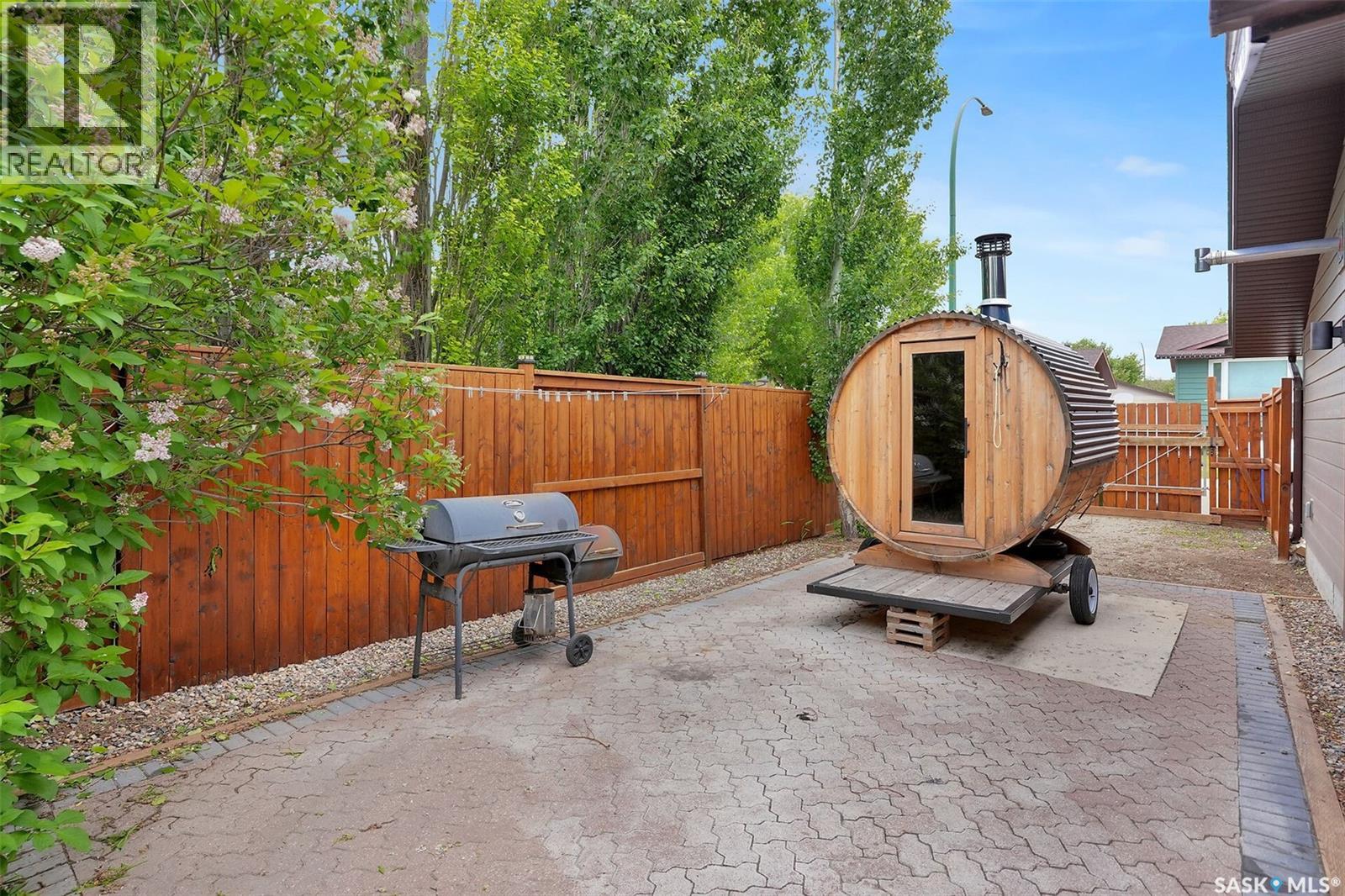 1244 Runciman CRESCENT N - 37