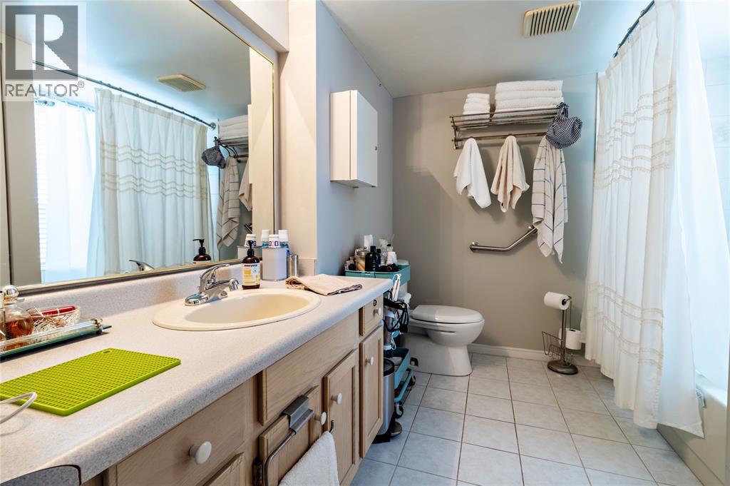 #801 10 VAN ALLEN AVENUE - 13