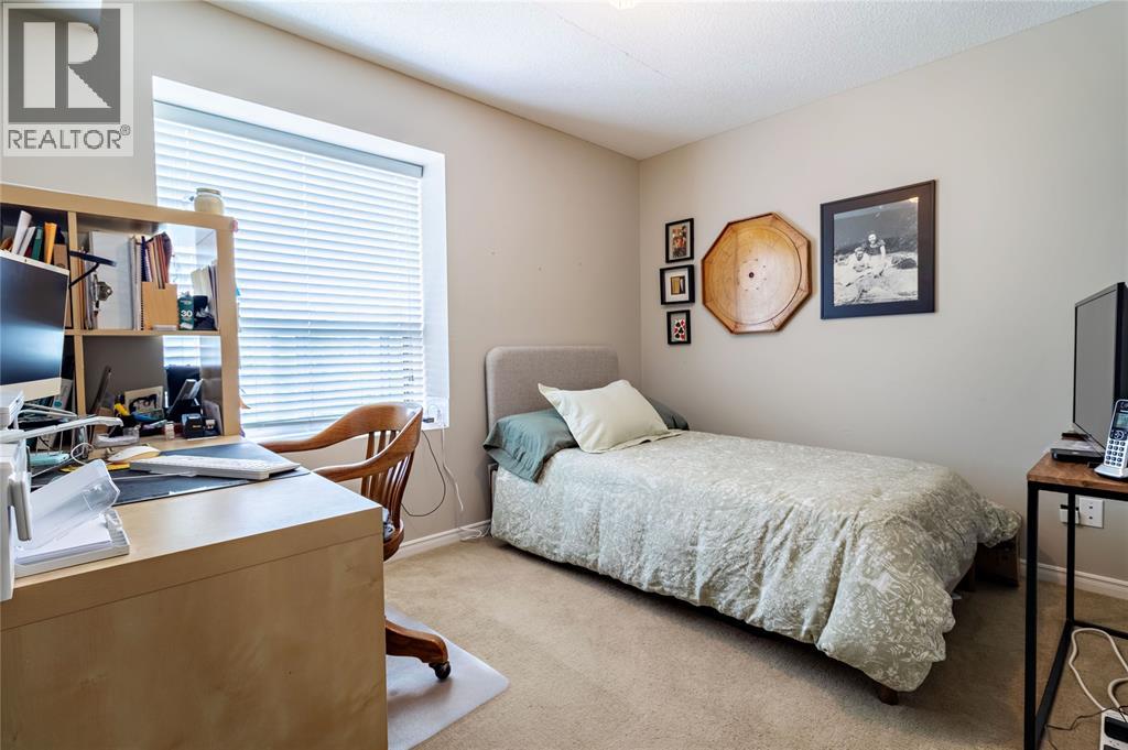 #801 10 VAN ALLEN AVENUE - 18