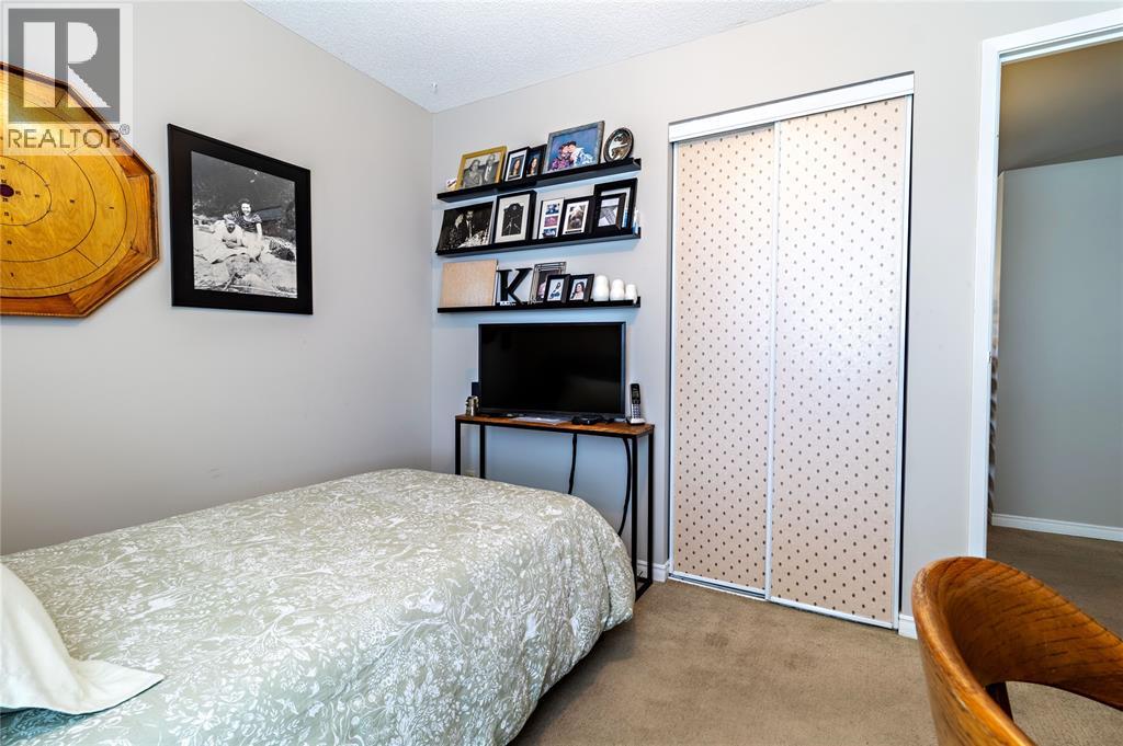 #801 10 VAN ALLEN AVENUE - 19