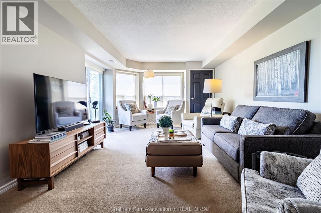 #801 10 VAN ALLEN AVENUE - 33