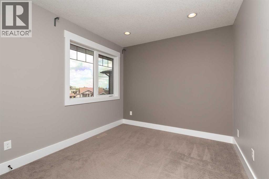 788 Canyonview Close W — photo 22