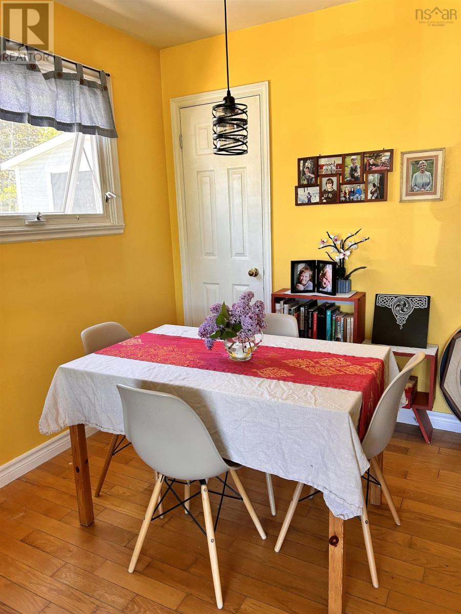 18 Oak Crescent - 11