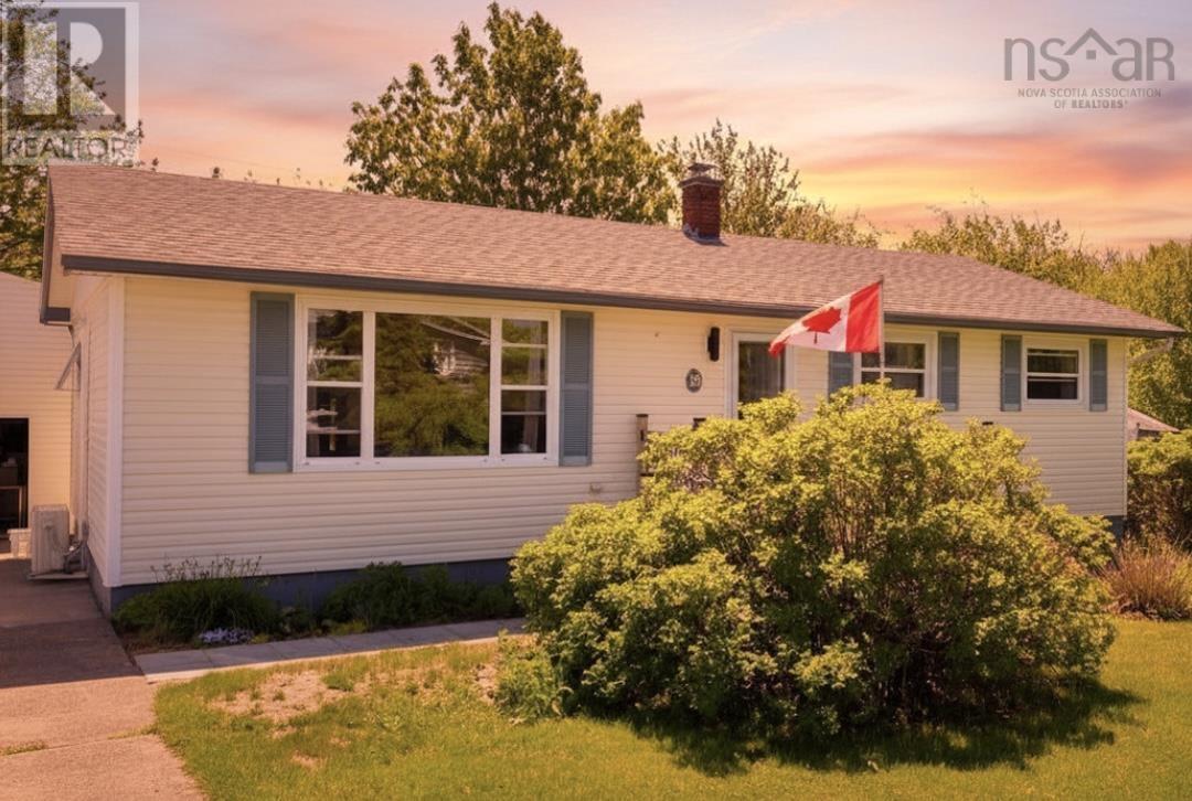 18 Oak Crescent - 1