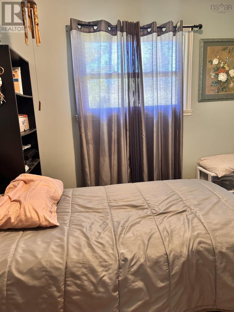 18 Oak Crescent - 25
