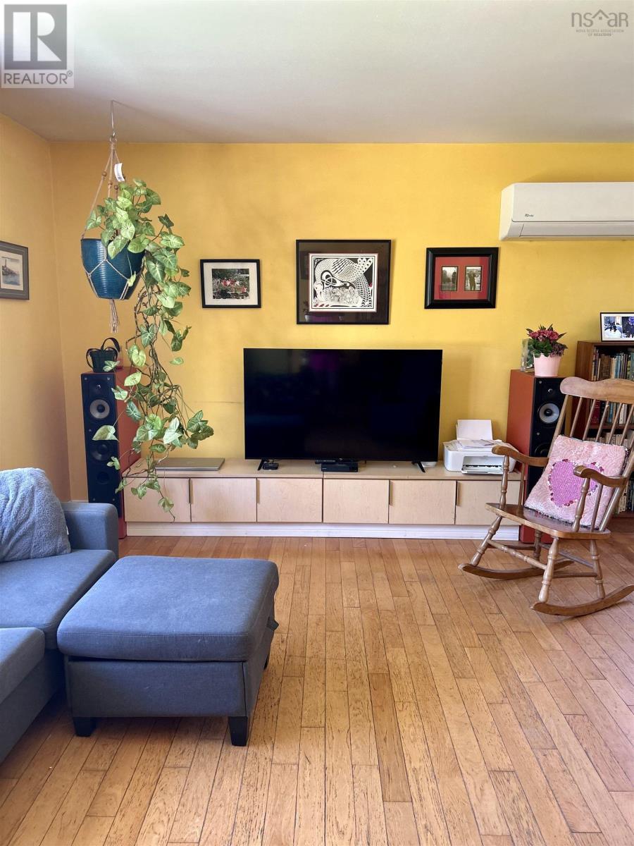 18 Oak Crescent - 3