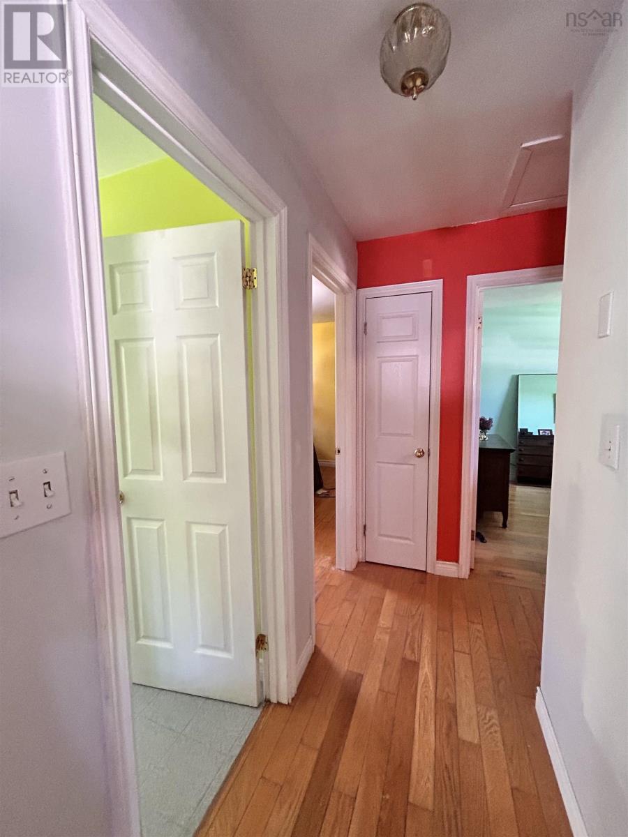 18 Oak Crescent - 20