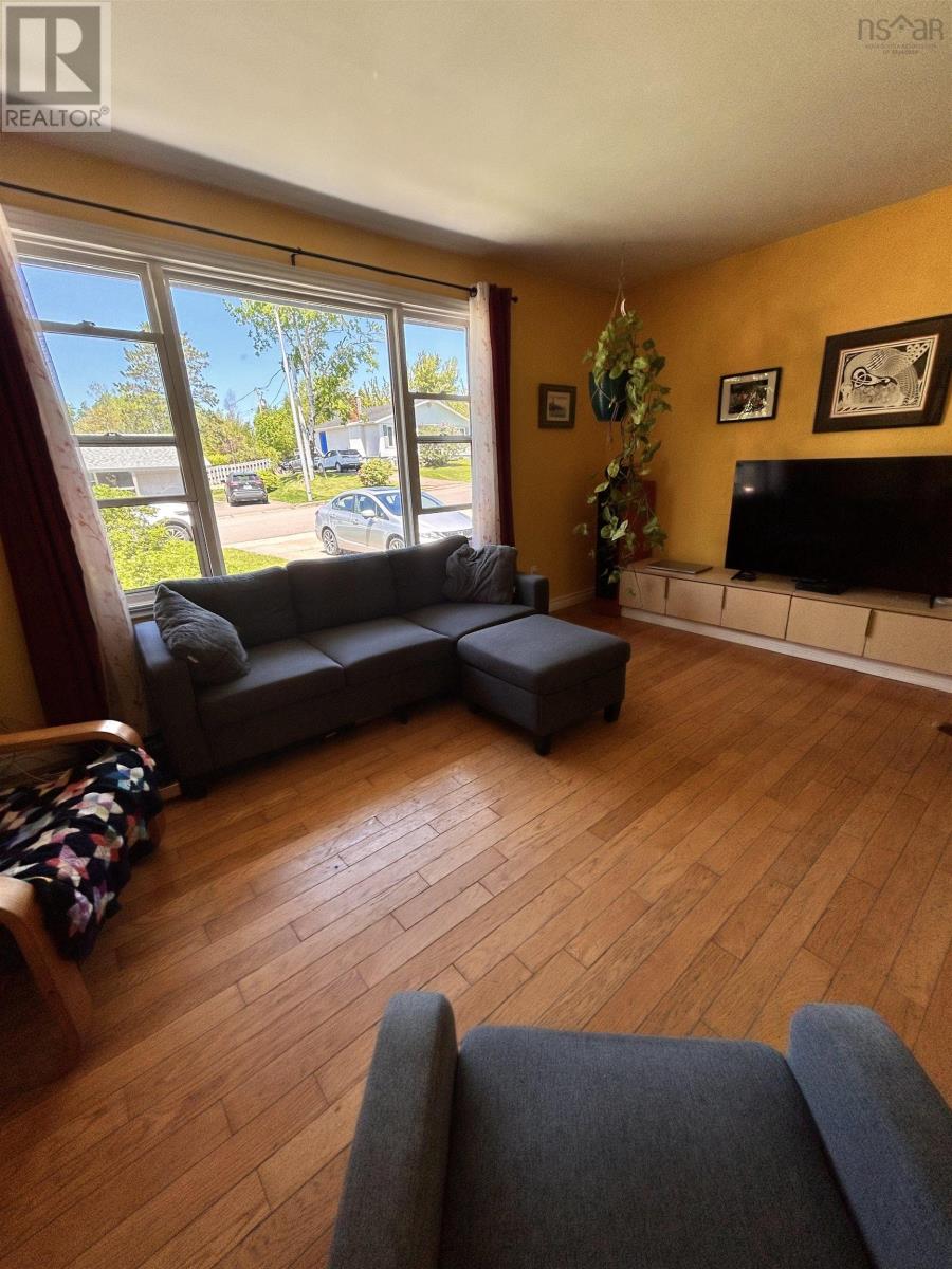 18 Oak Crescent - 7