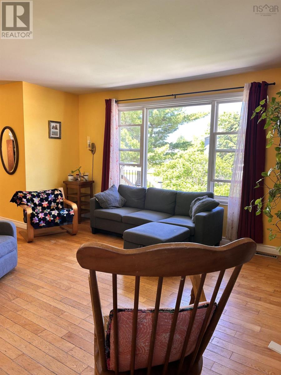 18 Oak Crescent - 8